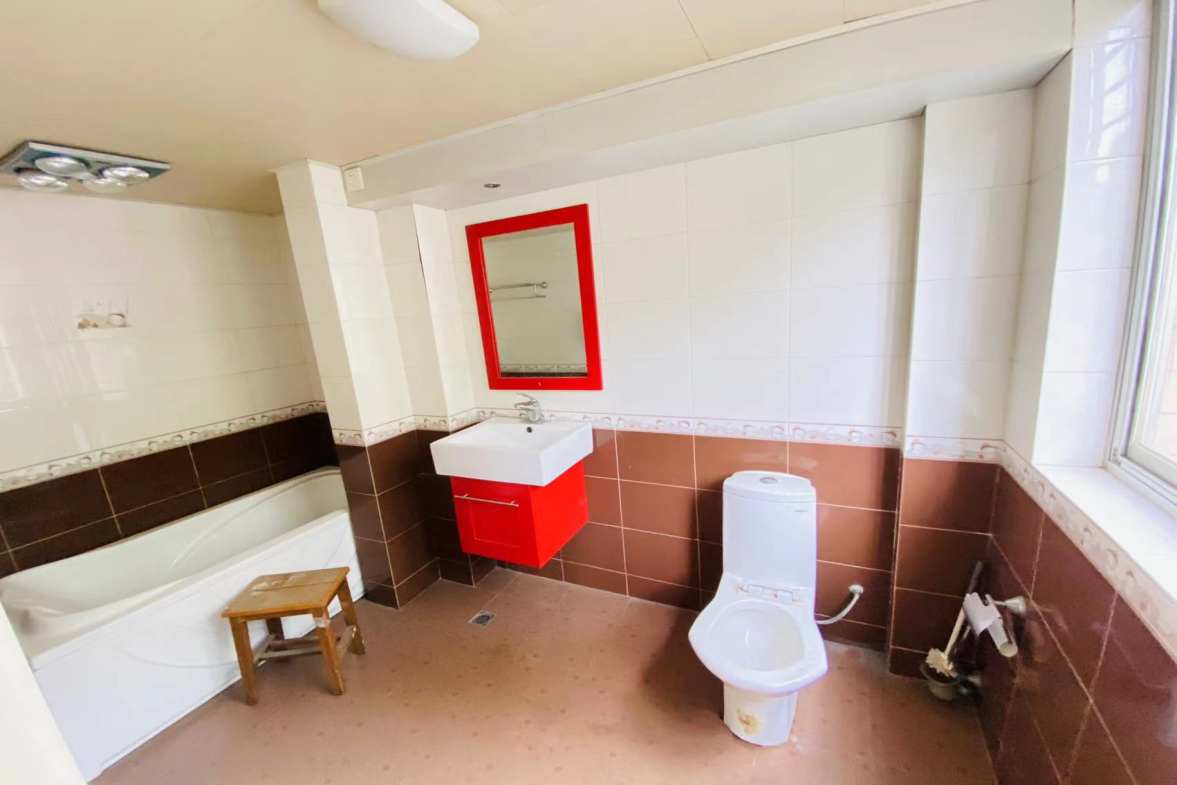 紫苑花园  4室2厅2卫    2500.0元/月室内图