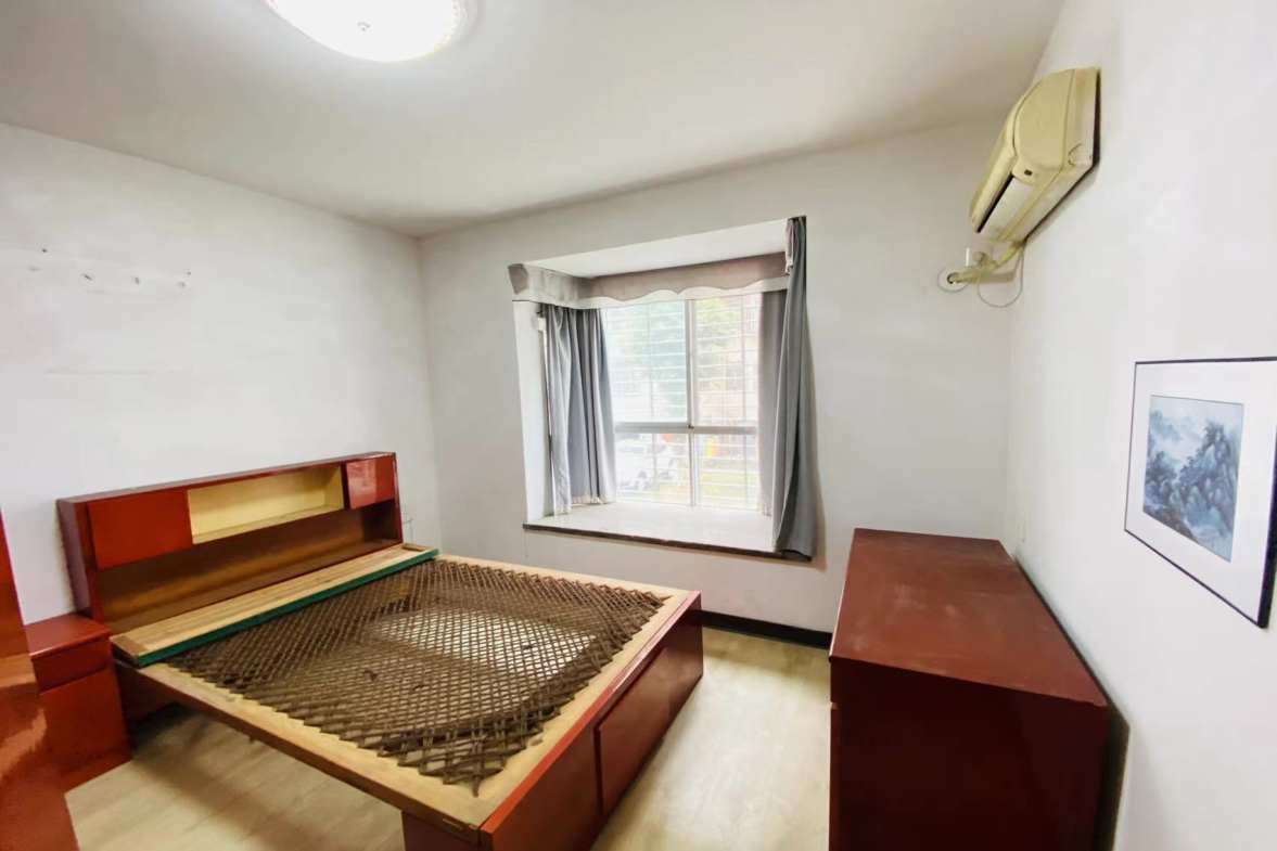 紫苑花园  4室2厅2卫    2500.0元/月室内图