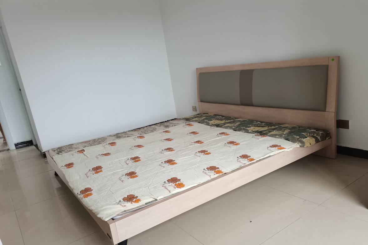 电信花园 3室2厅2卫 2100.0元/月 电信花园 3室2厅2卫 2100.0元/月室内图