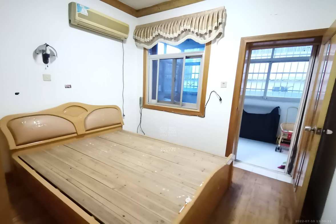 伞建小区(泰山东路旁菜食商场综合楼) 3室2厅1卫 1100.0元/月 伞建小区(泰山东路旁菜食商场综合楼) 3室2厅1卫 1100.0元/月室内图