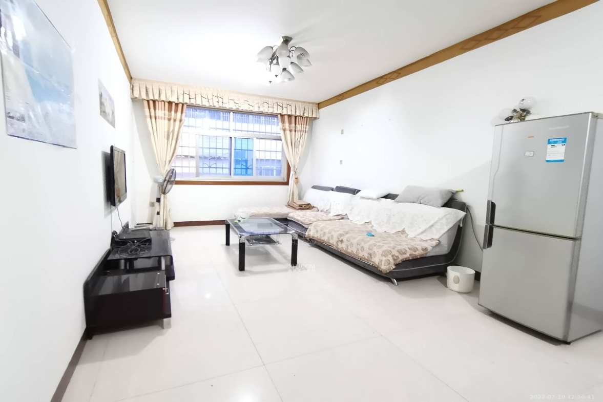 伞建小区(泰山东路旁菜食商场综合楼) 3室2厅1卫 1100.0元/月 伞建小区(泰山东路旁菜食商场综合楼) 3室2厅1卫 1100.0元/月室内图