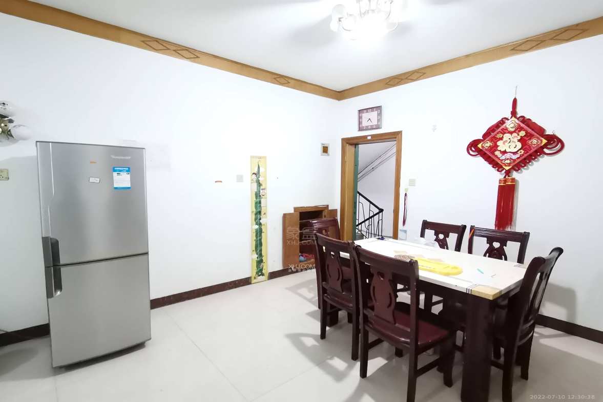 伞建小区(泰山东路旁菜食商场综合楼) 3室2厅1卫 1100.0元/月 伞建小区(泰山东路旁菜食商场综合楼) 3室2厅1卫 1100.0元/月室内图