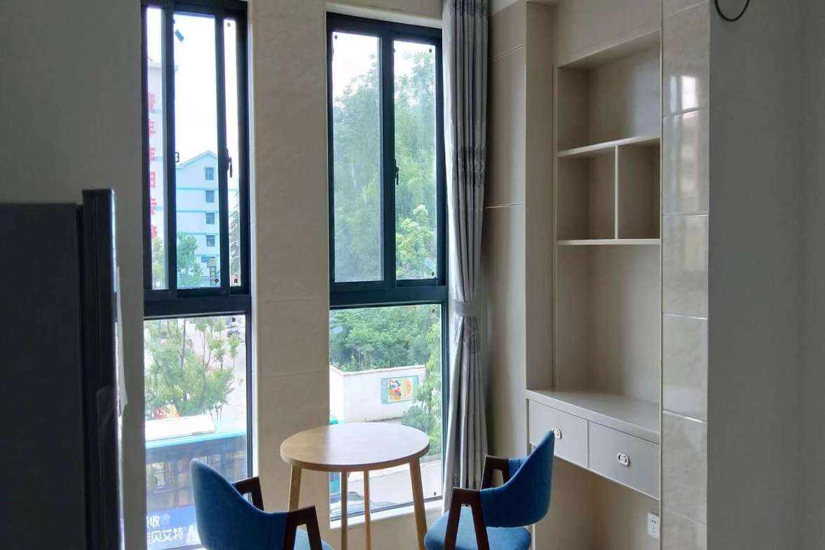 鸿星新天地  1室1厅1卫    1200.0元/月室内图