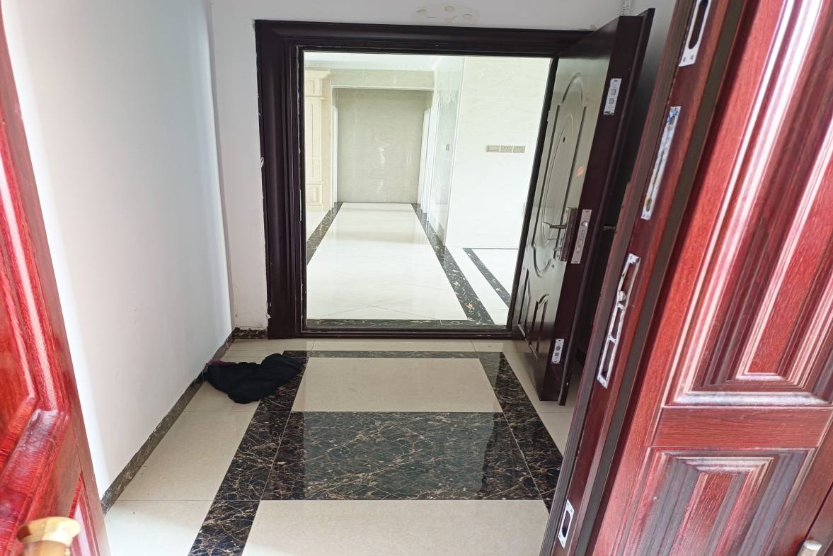 百弘学府城  3室2厅2卫    2000.0元/月室内图