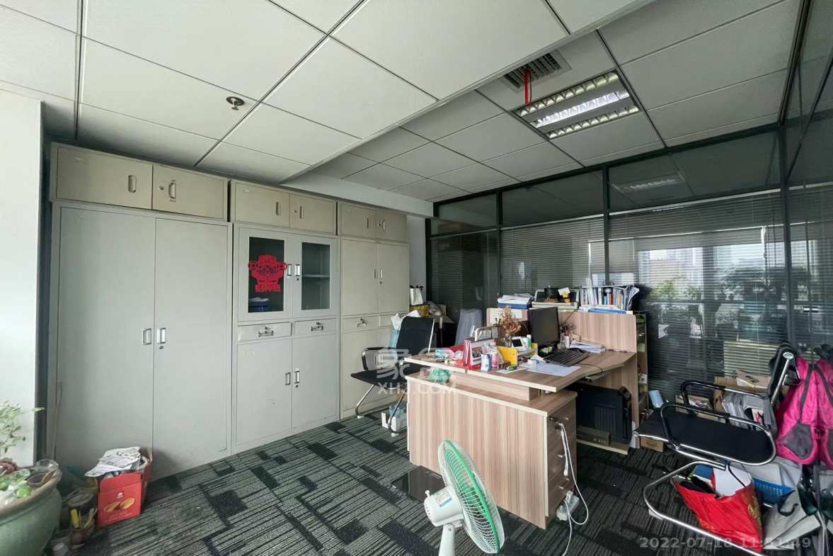 卡瑞尔恒力中心  2室1厅1卫    10800.0元/月室内图