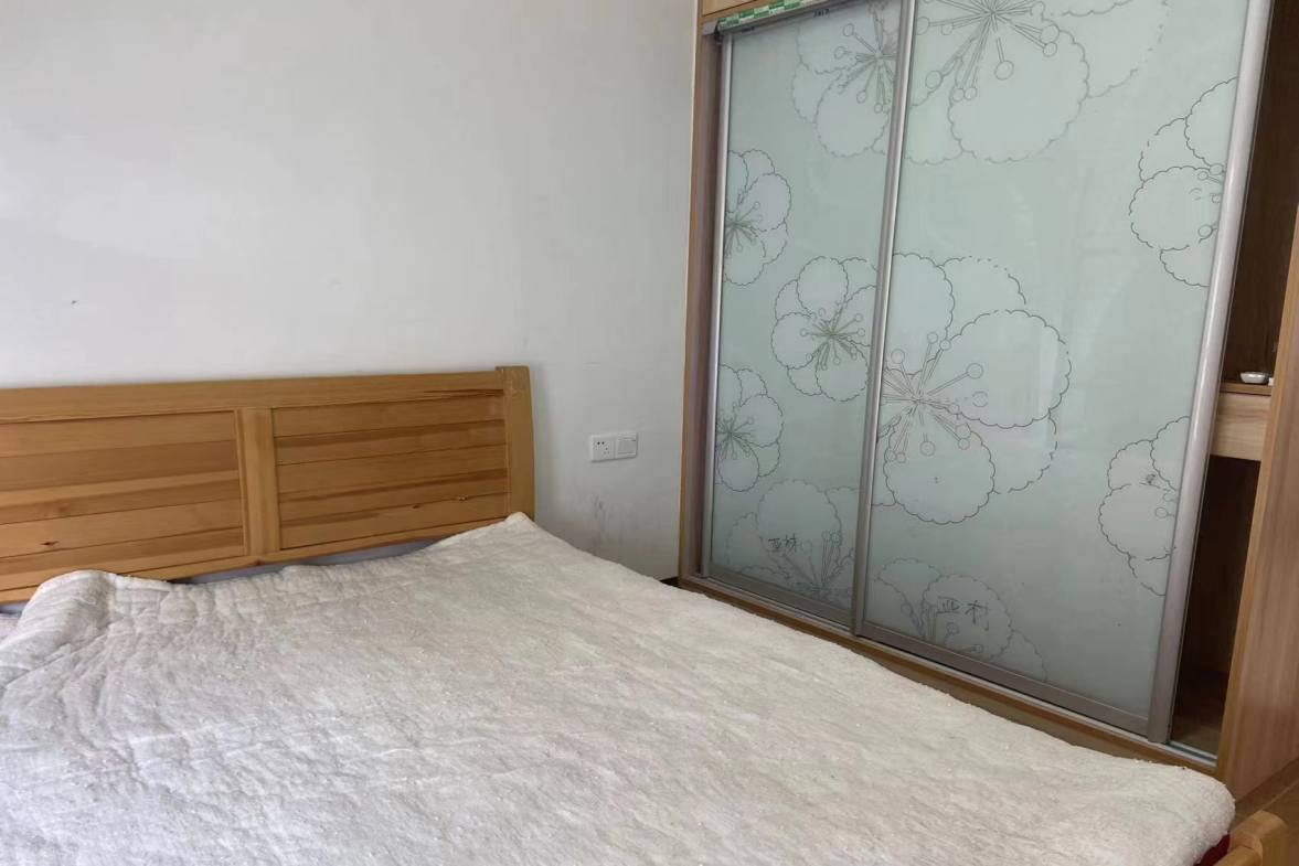 山水华庭  4室2厅2卫    2000.0元/月室内图