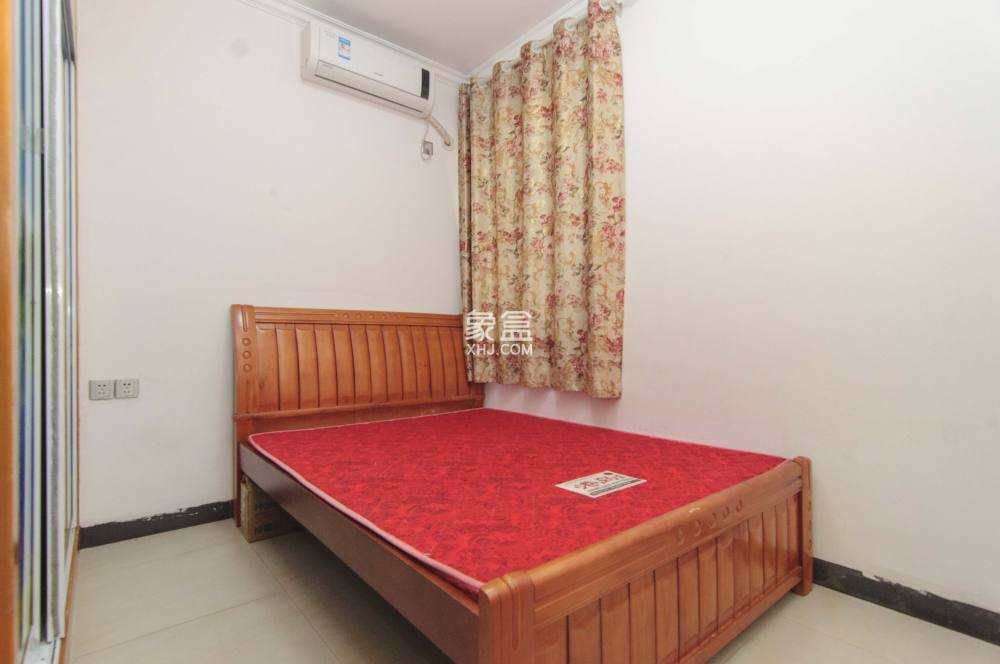 剑桥名门  2室2厅1卫    95.0万卧室