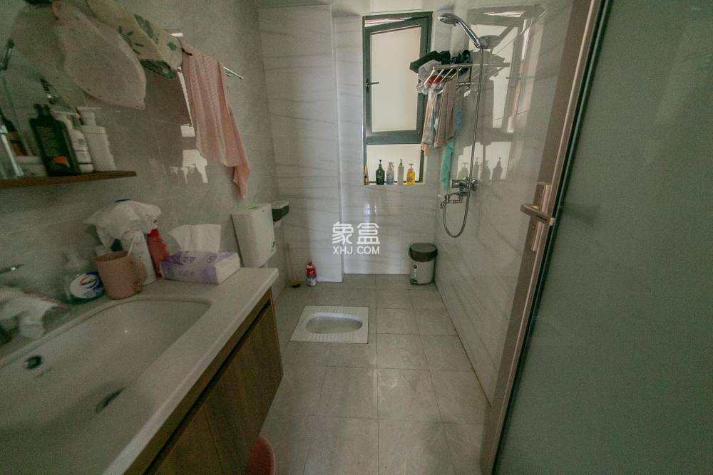 里约荟  3室2厅2卫   118.00万卫生间