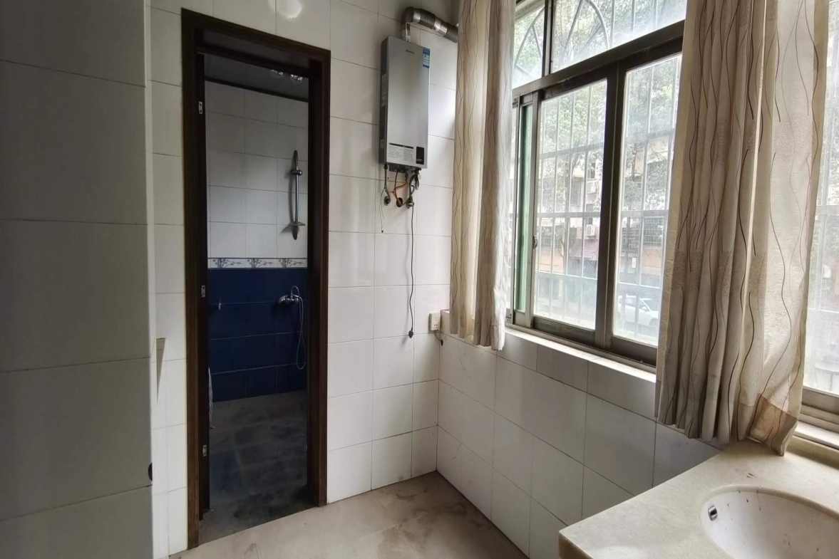 全丰小区  4室2厅2卫   48.80万室内图