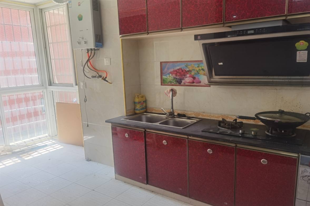 山水名苑  3室2厅2卫    2200.0元/月 山水名苑  3室2厅2卫    2200.0元/月室内图