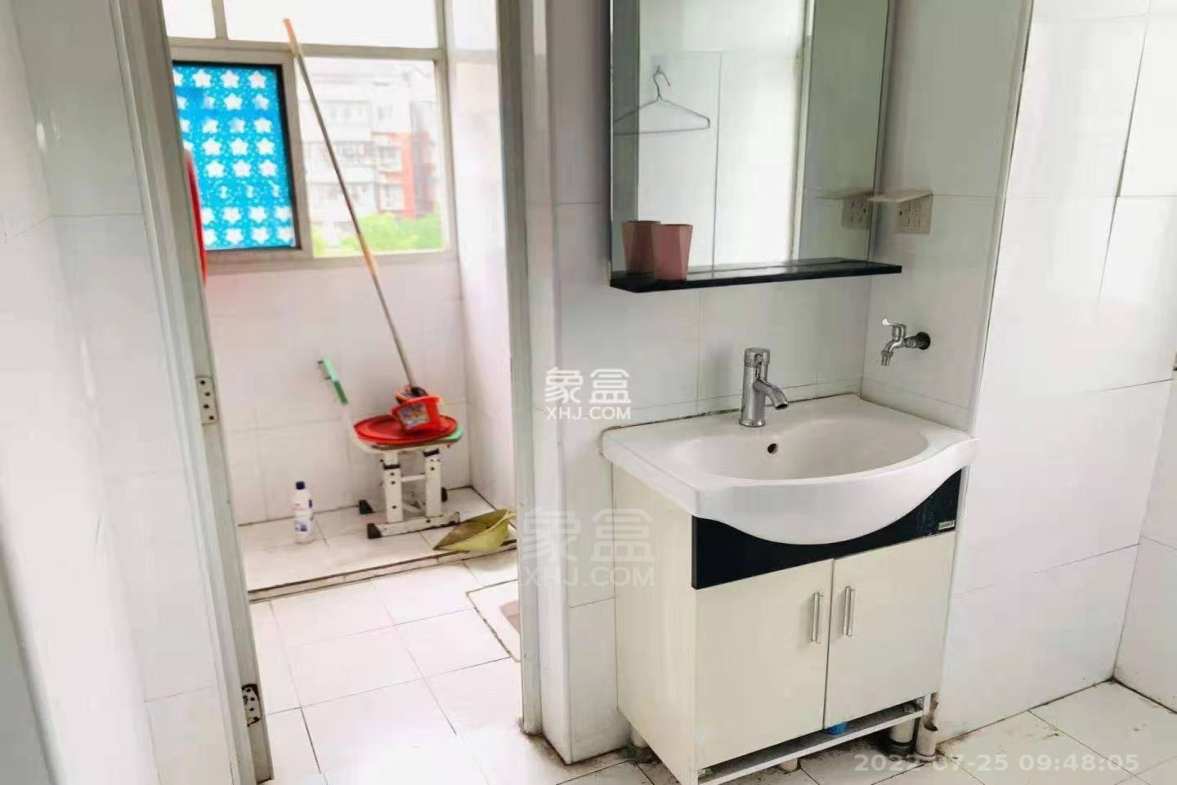 云峰阁二村 2室2厅1卫 900.0元/月 云峰阁二村 2室2厅1卫 900.0元/月室内图