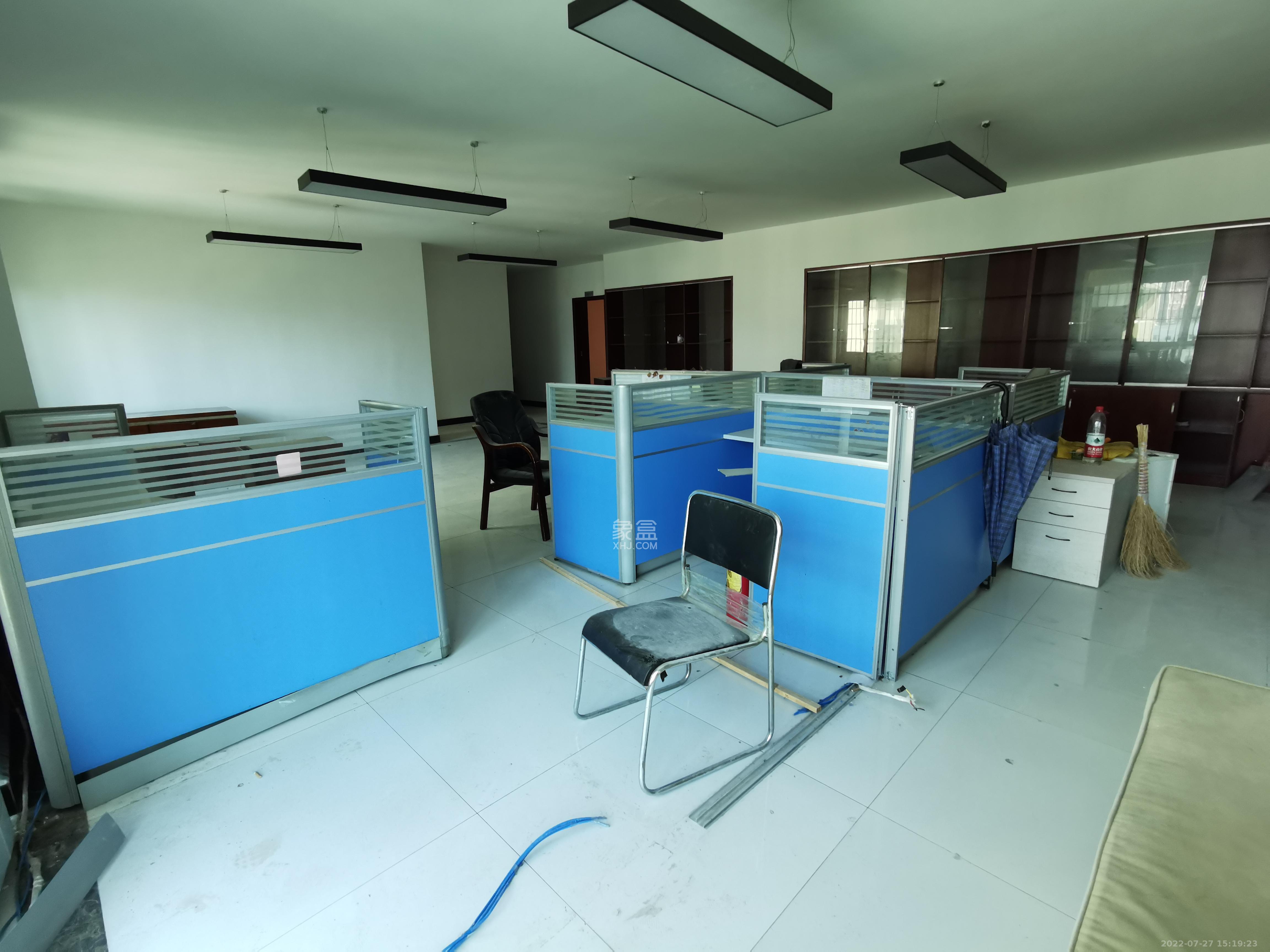 华天新城 3室2厅1卫 8000.0元/月