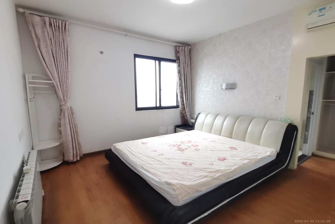 莱茵小镇  3室2厅2卫    1600.0元/月室内图