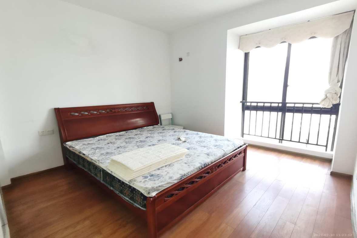 莱茵小镇  3室2厅2卫    1600.0元/月室内图