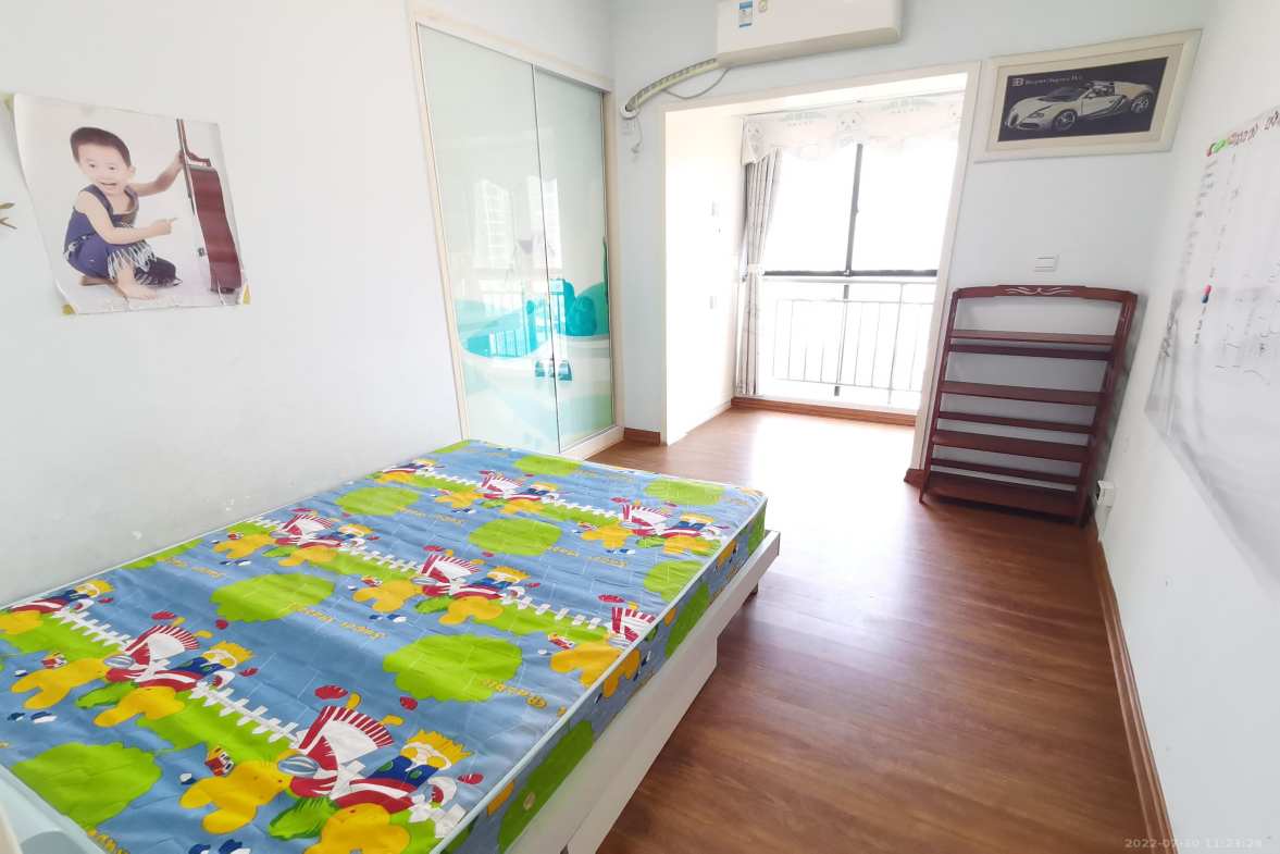 莱茵小镇  3室2厅2卫    1600.0元/月室内图