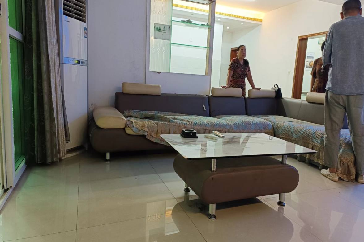 蒸湘世纪城  3室2厅2卫    2000.0元/月室内图