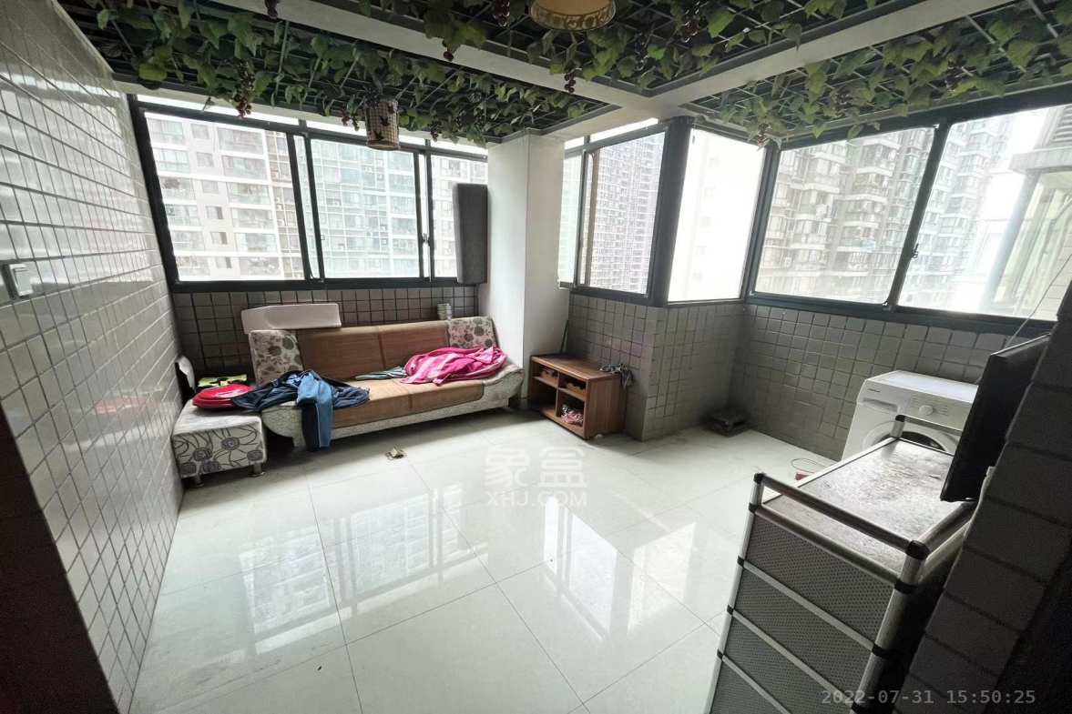 湘江世纪城鸿江苑  3室2厅2卫    3000.0元/月室内图