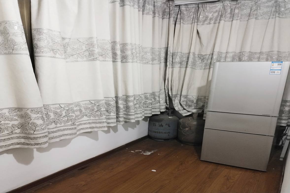针织新村小区（内衣厂家属楼）  1室1厅1卫   750.00元/月室内图1