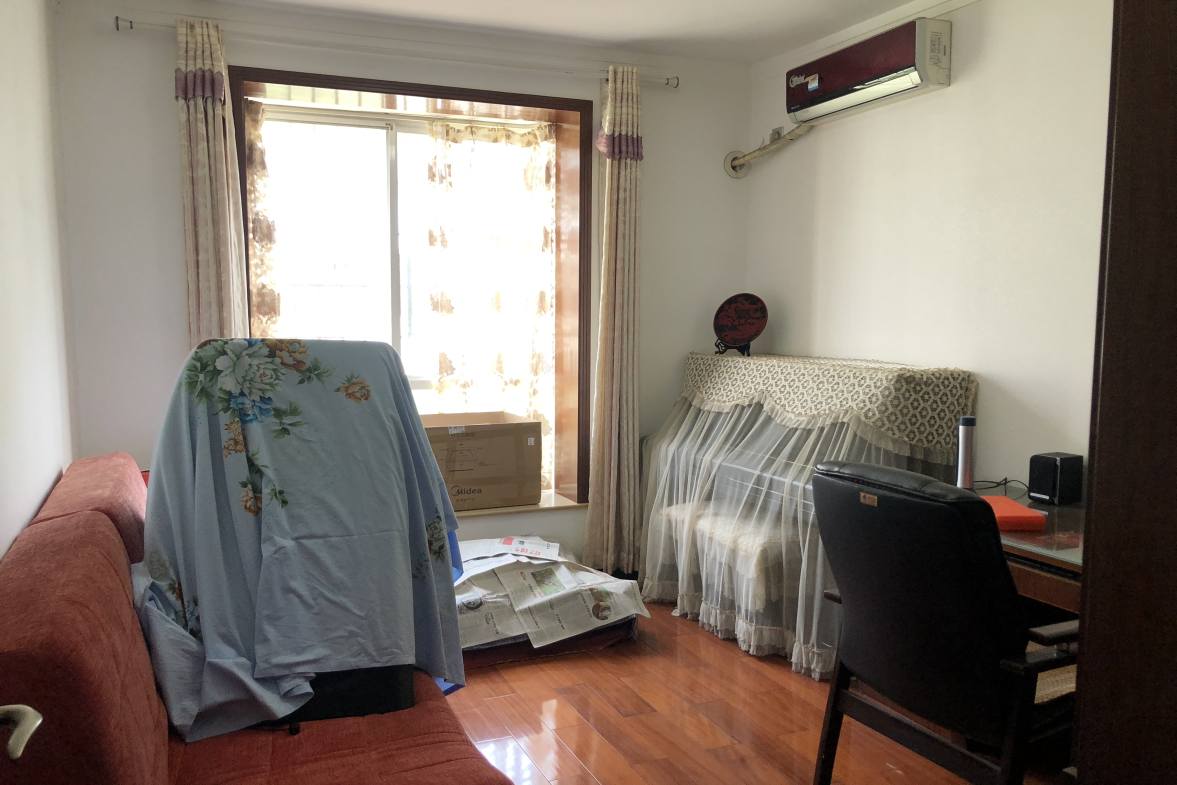 铂金玫瑰园  3室2厅2卫    70.8万卧室