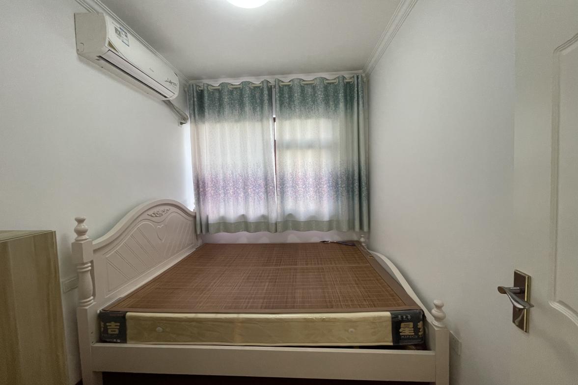 怡河园  3室2厅1卫    99.8万客厅