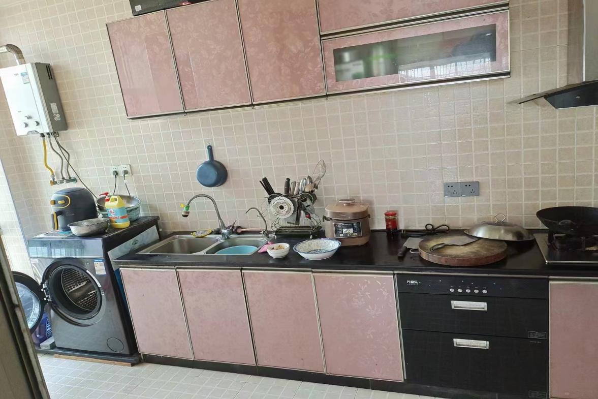 山水绿城  2室1厅1卫    30.0万 山水绿城  2室1厅1卫    30.0万客厅