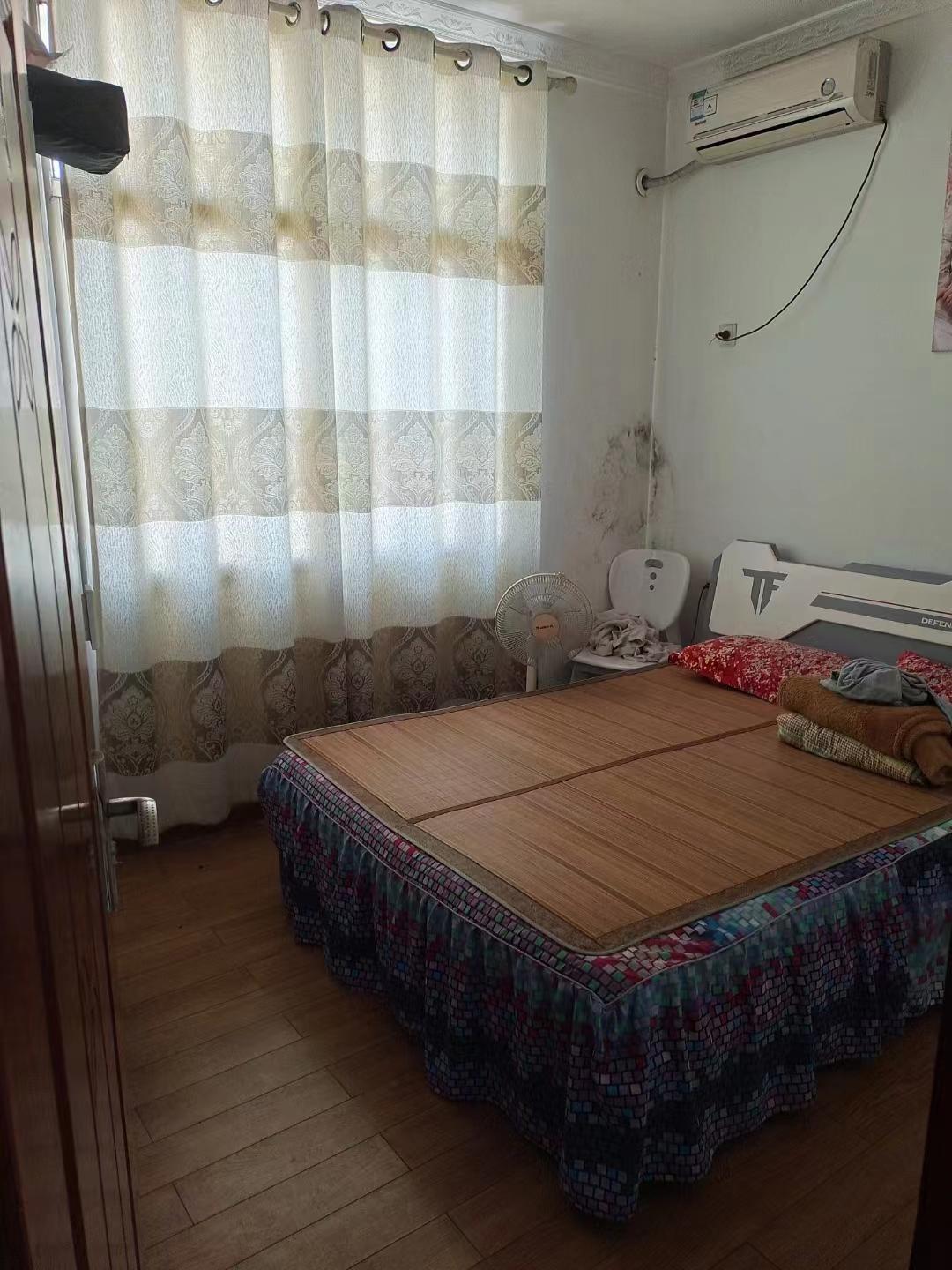 山水绿城  2室1厅1卫    30.0万 山水绿城  2室1厅1卫    30.0万客厅