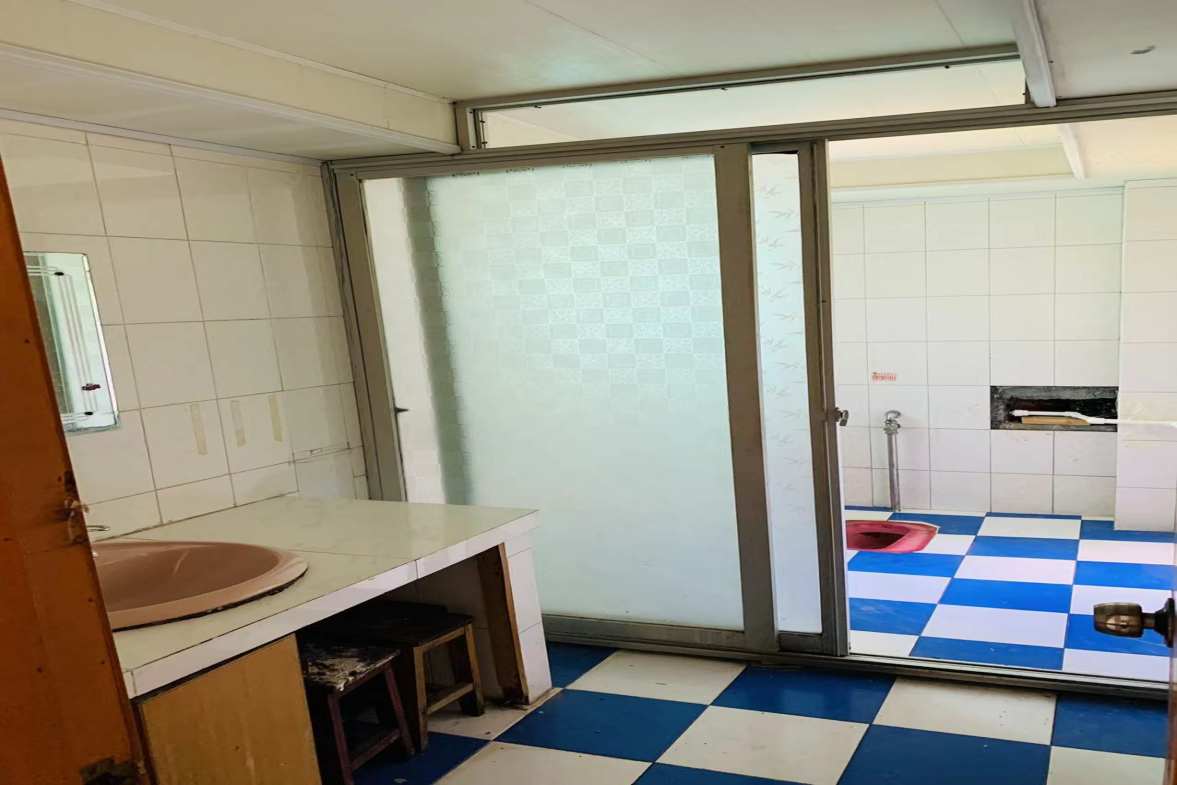 芷兰居  4室2厅2卫    1600.0元/月室内图