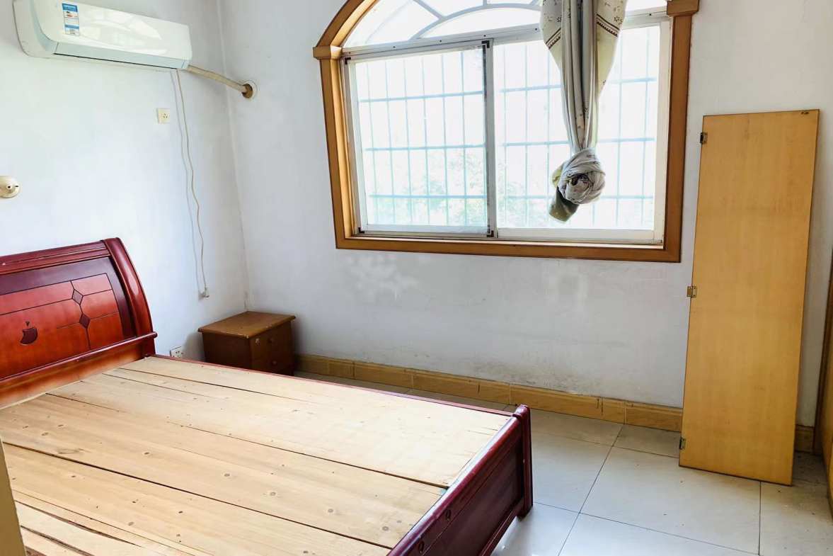 芷兰居  4室2厅2卫    1600.0元/月室内图