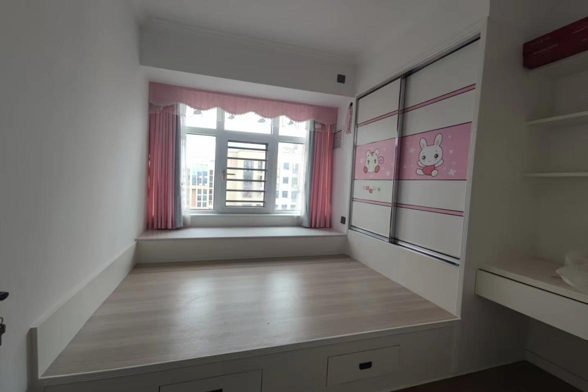 百弘学府城  3室2厅2卫    2000.0元/月室内图