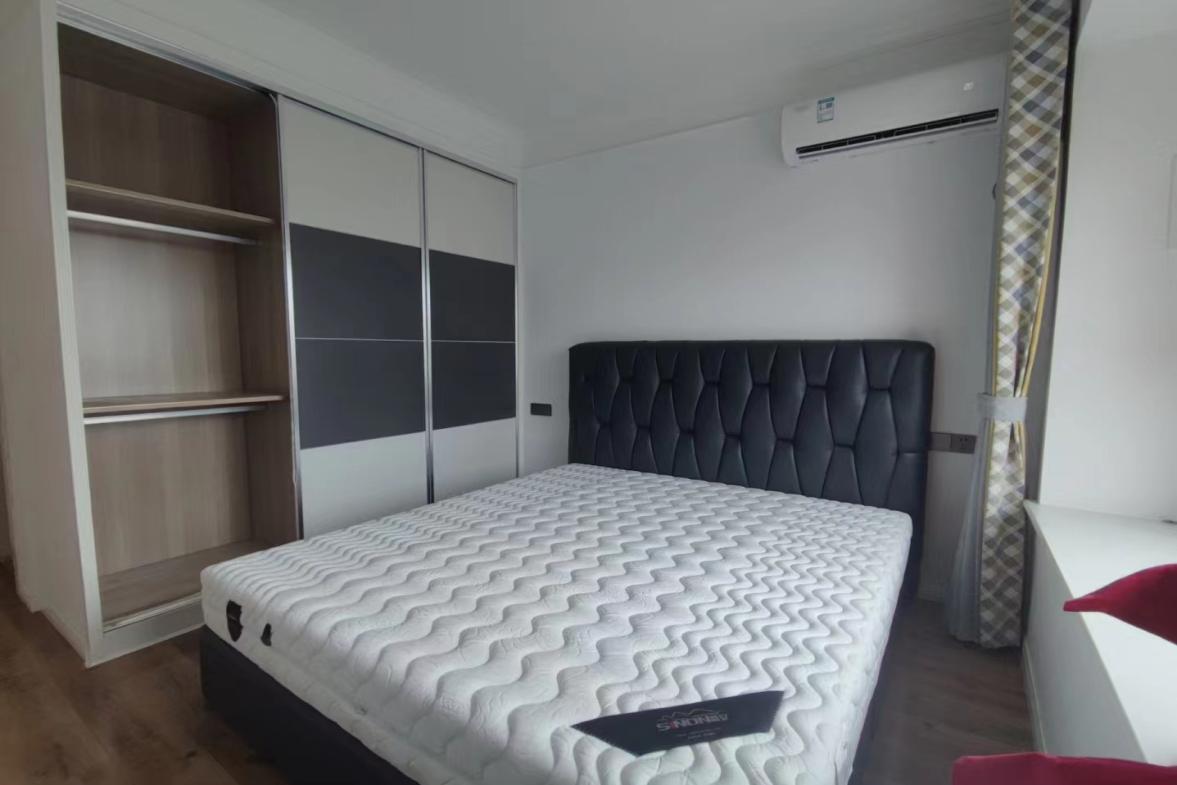 百弘学府城  3室2厅2卫    2000.0元/月户型图