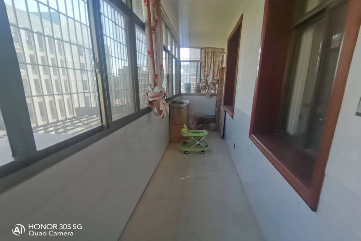 广电中心家属楼  4室2厅2卫    81.8万室内图