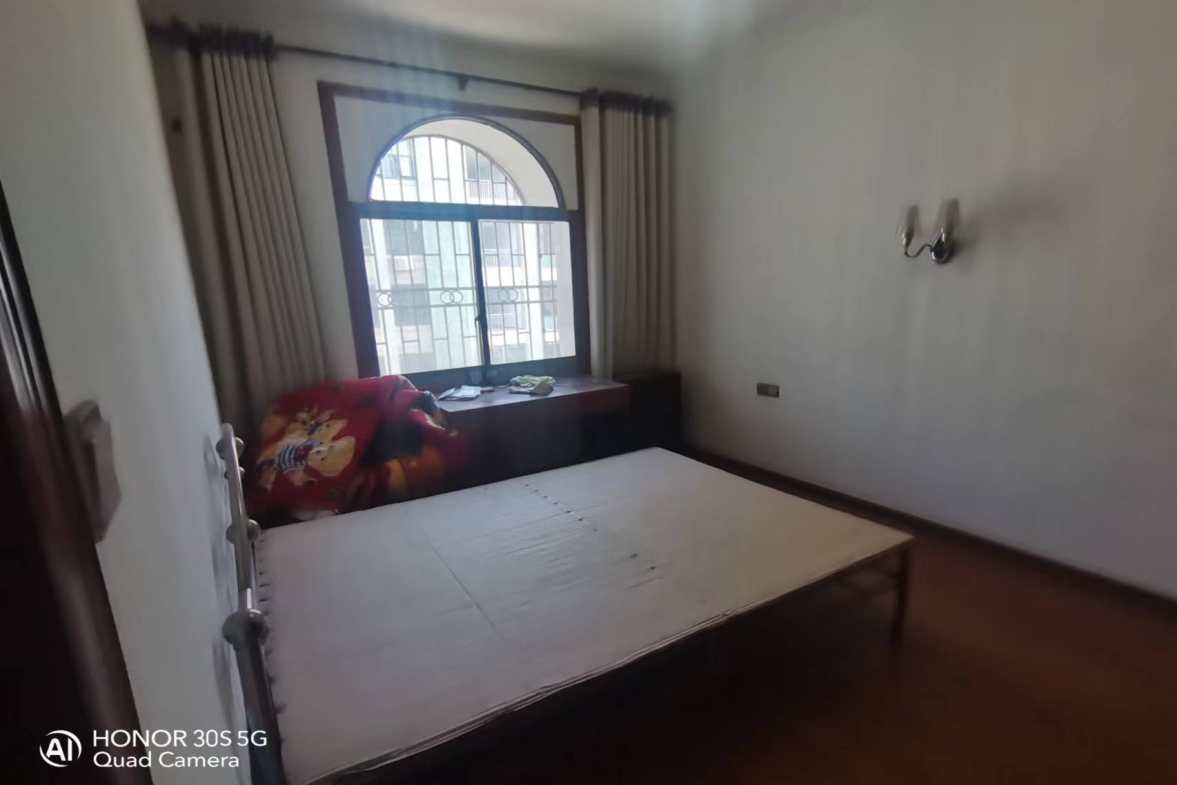 广电中心家属楼  4室2厅2卫    81.8万室内图