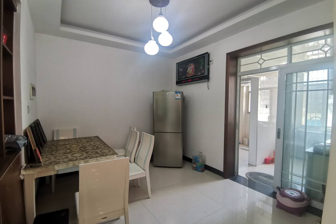 湘煤机清潭小区  3室2厅2卫    47.8万客厅