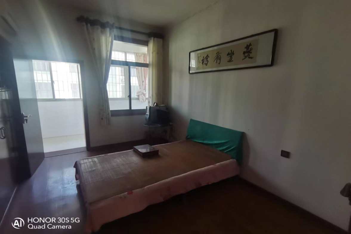 广电中心家属楼  4室2厅2卫    81.8万室内图