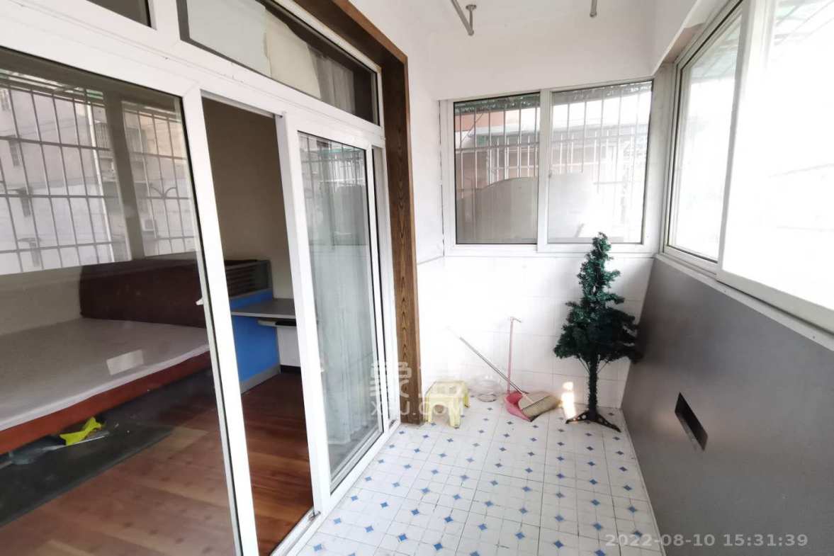 新桥小区 3室2厅1卫 1900.0元/月 新桥小区 3室2厅1卫 1900.0元/月室内图