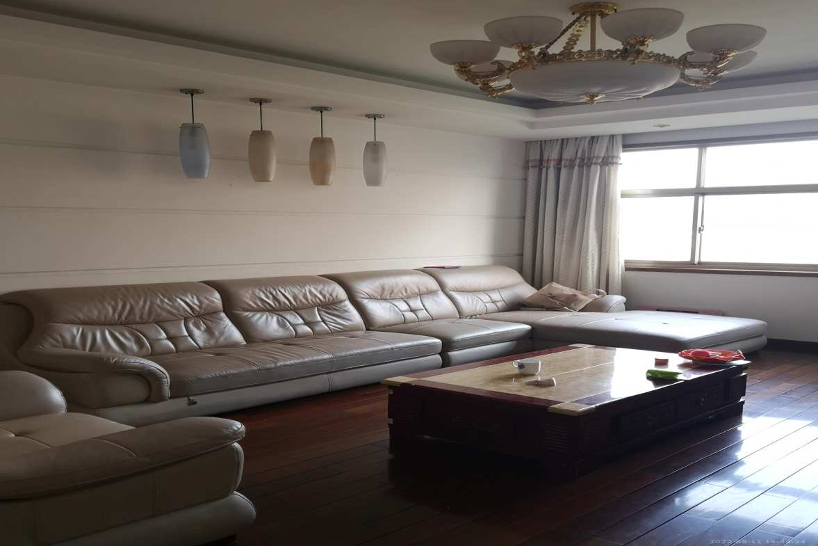 朝阳花园  3室2厅1卫    1800.0元/月室内图