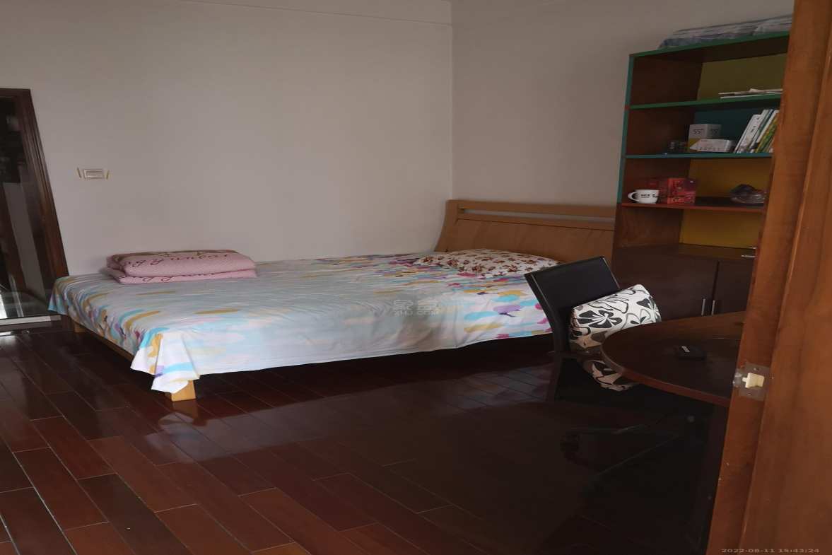 朝阳花园  3室2厅1卫    1800.0元/月室内图1