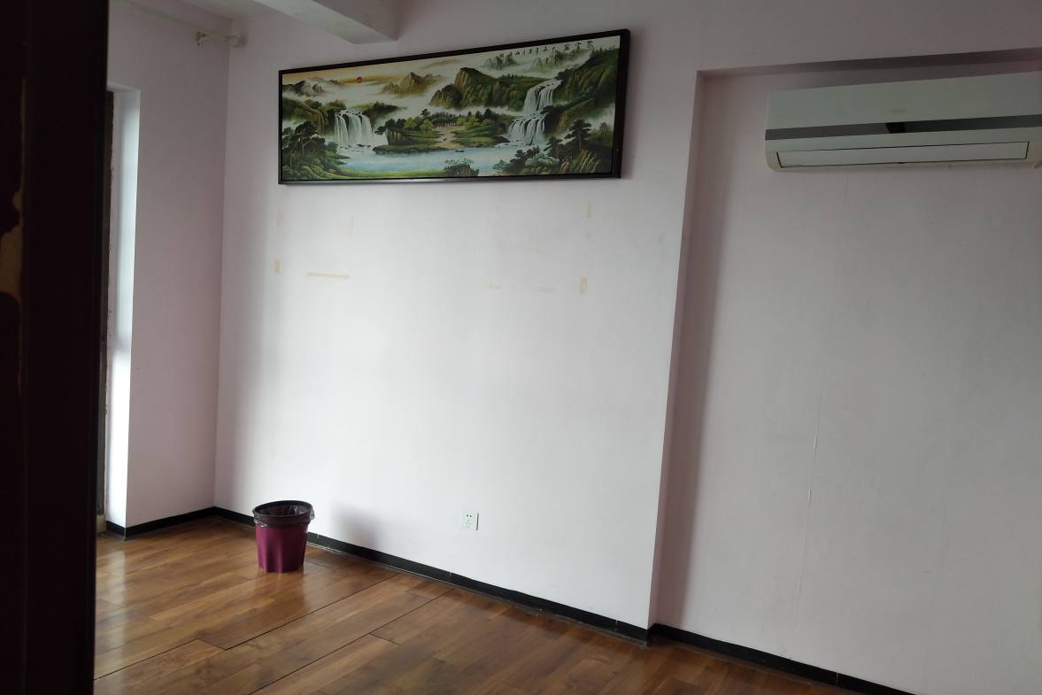 五洲富隆中心  1室1厅1卫    1400.0元/月室内图