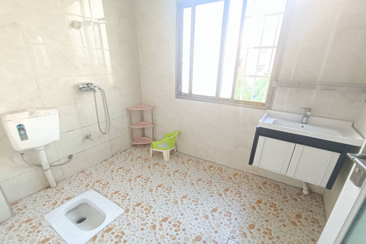 互助小区  3室2厅2卫   1200.00元/月室内图