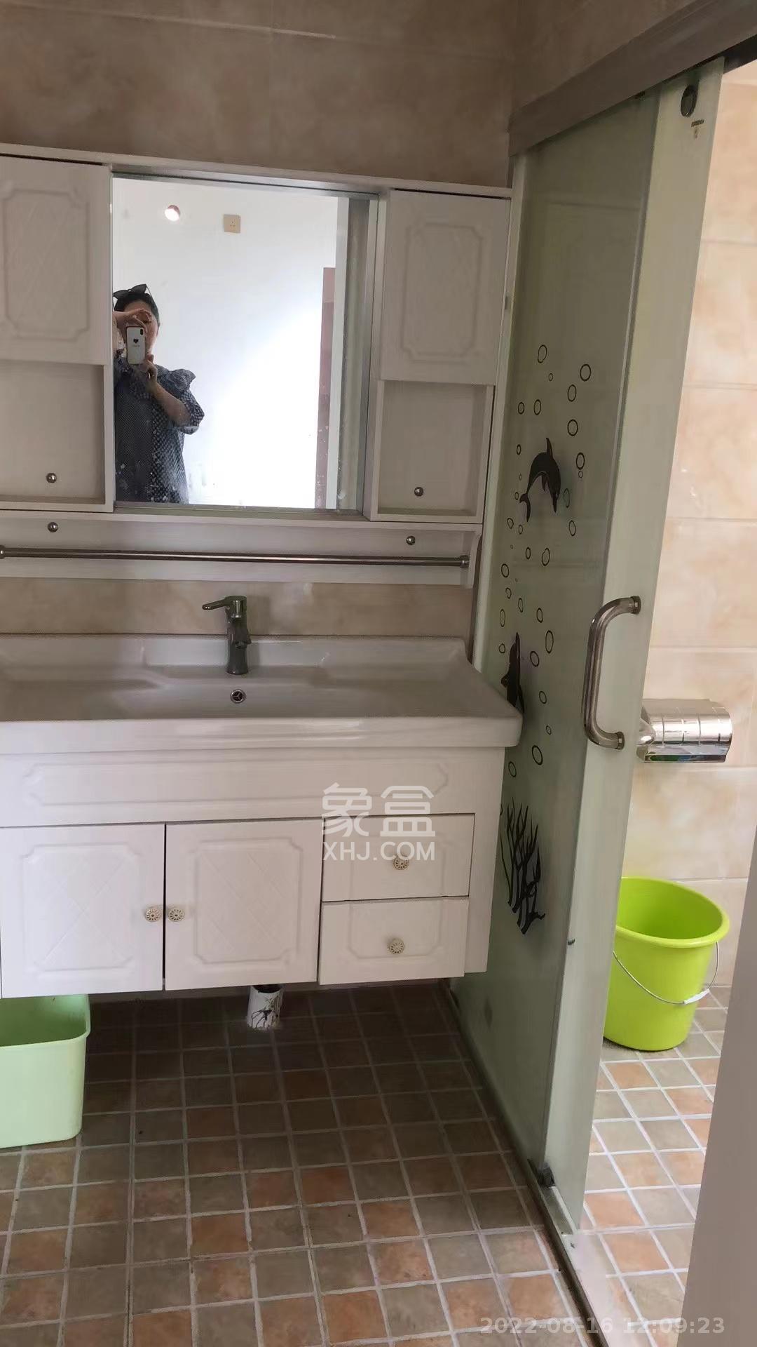 明发国际城 4室2厅2卫 2400.0元/月