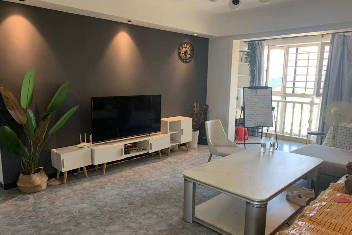 百弘学府城  3室2厅2卫    1800.0元/月室内图