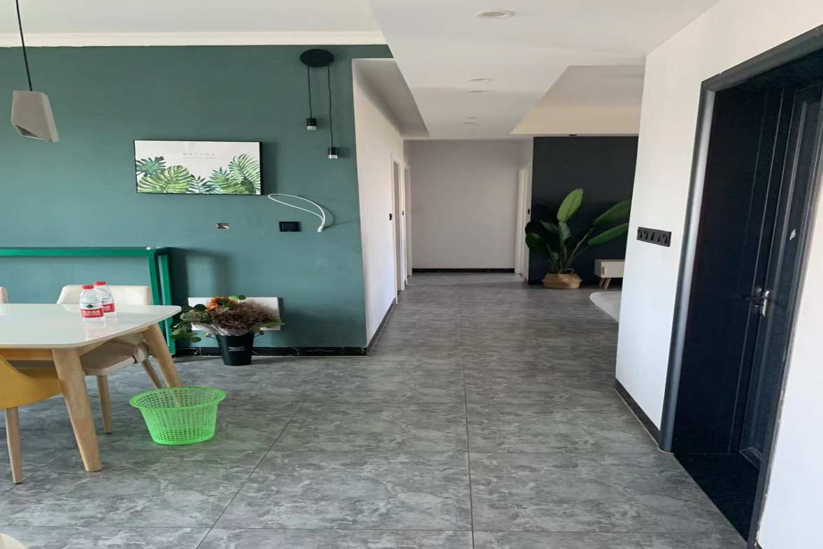 百弘学府城  3室2厅2卫    1800.0元/月室内图