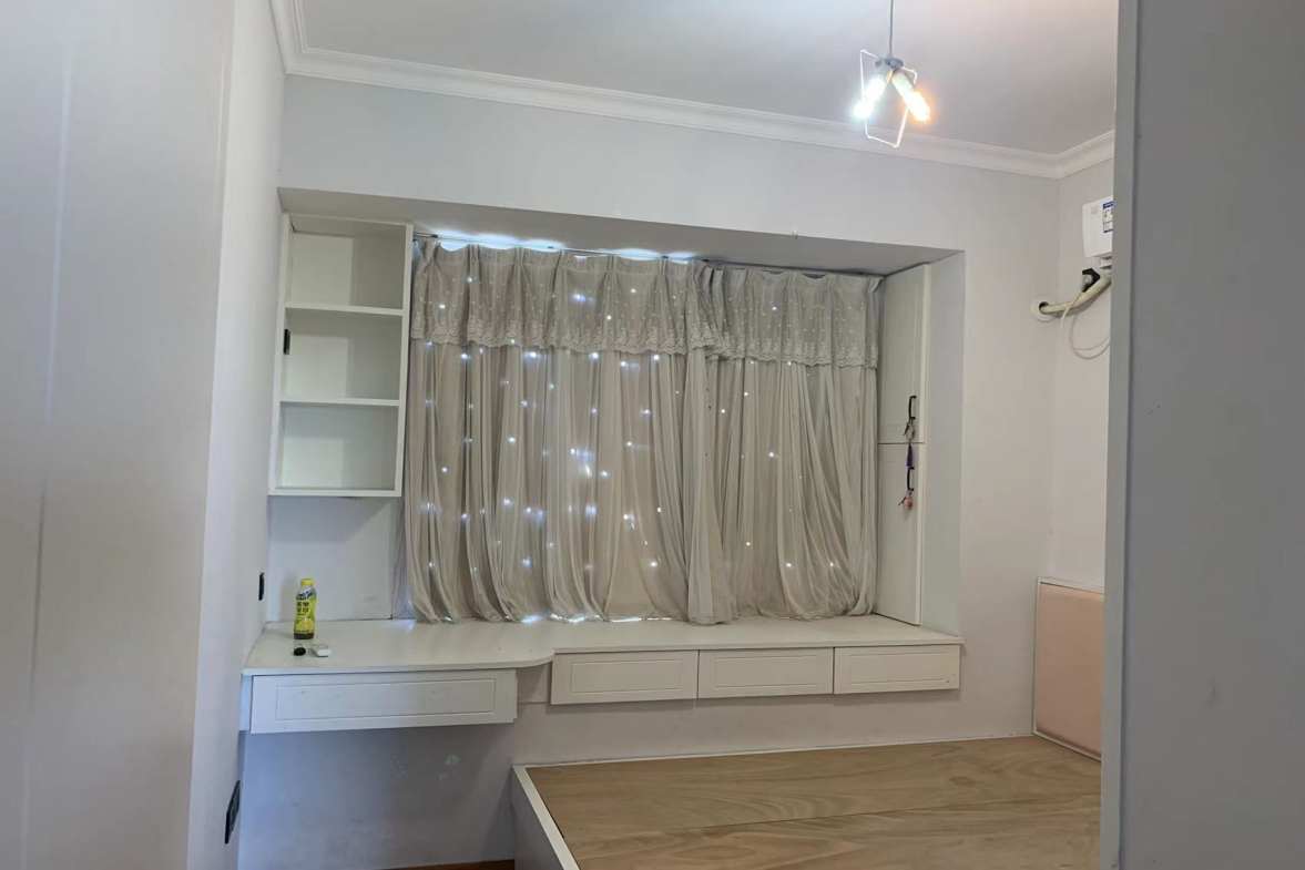 百弘学府城  3室2厅2卫    1800.0元/月室内图