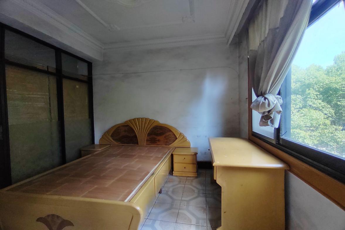 娄底市公路局家属楼  2室1厅1卫    33.8万客厅