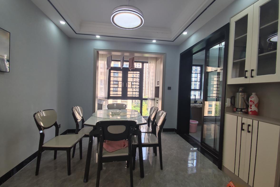 百弘学府城 3室2厅2卫 2200.0元/月 百弘学府城 3室2厅2卫 2200.0元/月室内图