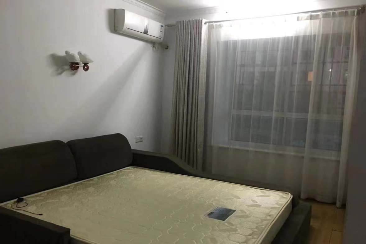 卧龙港  3室2厅2卫   1800.00元/月室内图