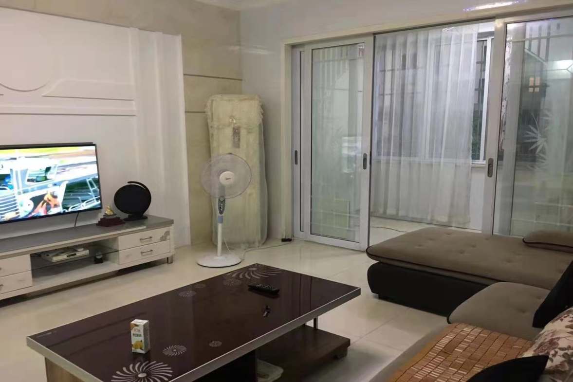 卧龙港  3室2厅2卫   1800.00元/月室内图