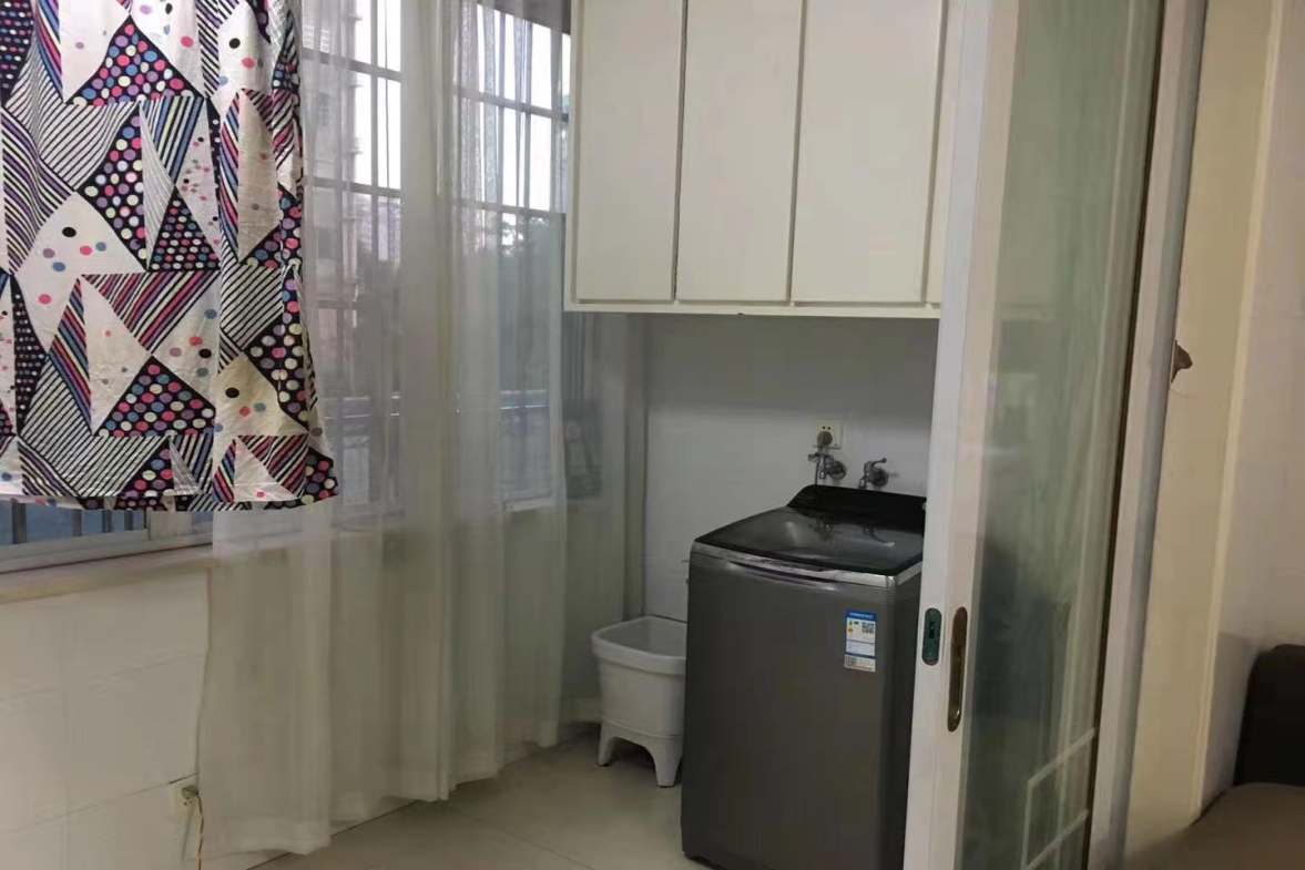 卧龙港  3室2厅2卫   1800.00元/月室内图