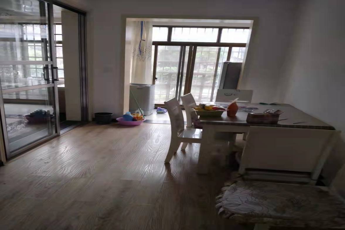 香格里拉  3室2厅2卫   2000.00元/月小区图
