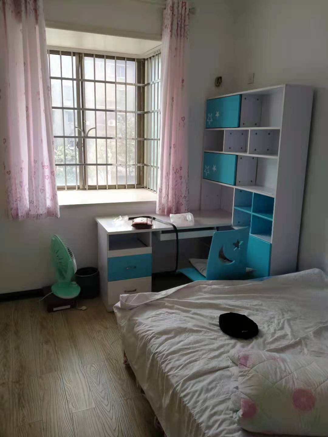 香格里拉  3室2厅2卫   2000.00元/月室内图